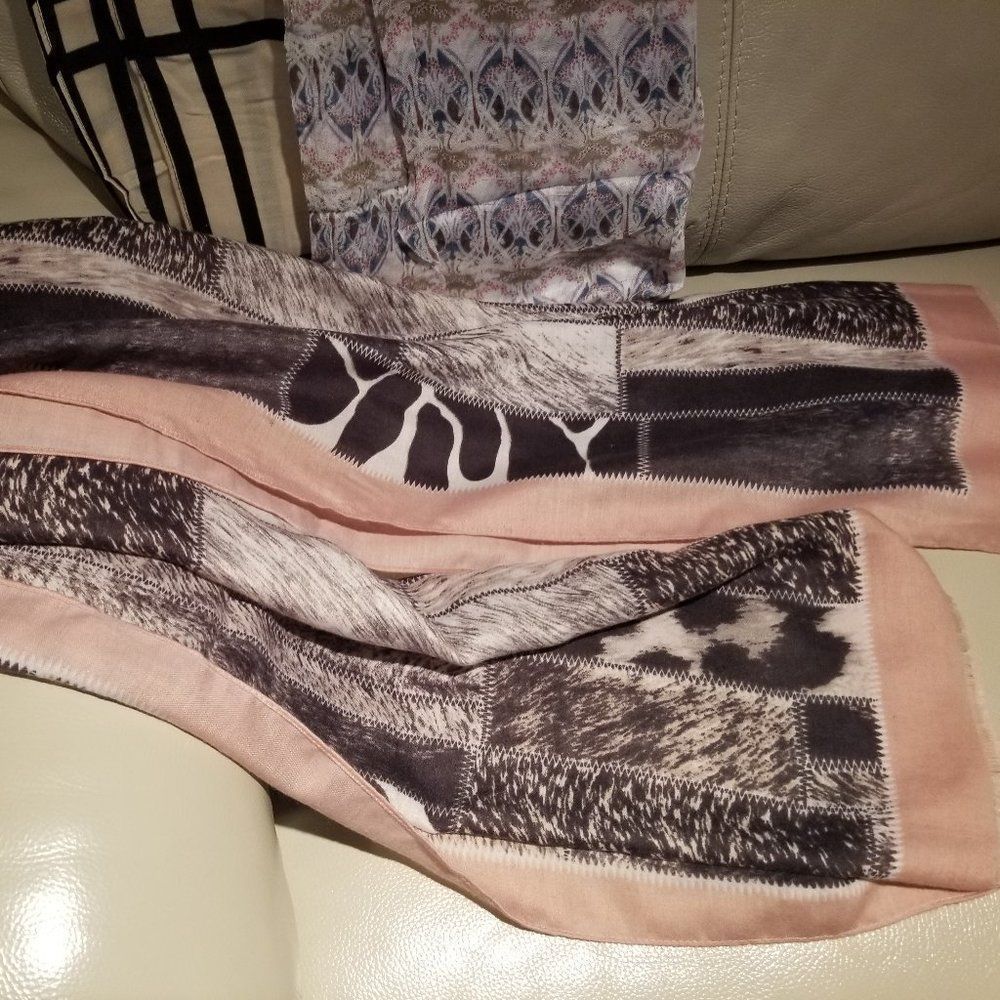 3 Assorted scarves - Picture 5 of 5